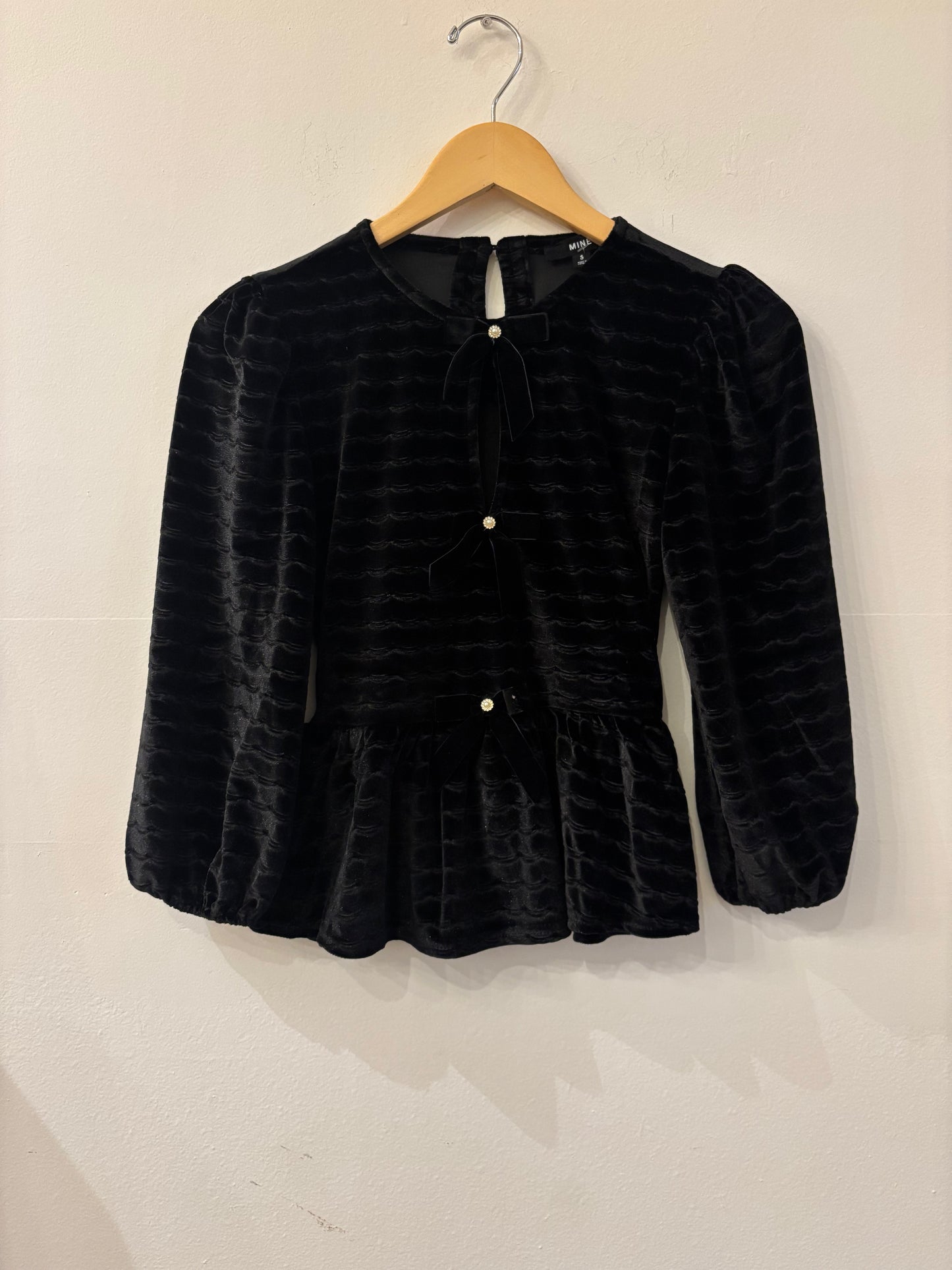 Black Scallop Velvet Bow 3/4 Sleeve Knit Top